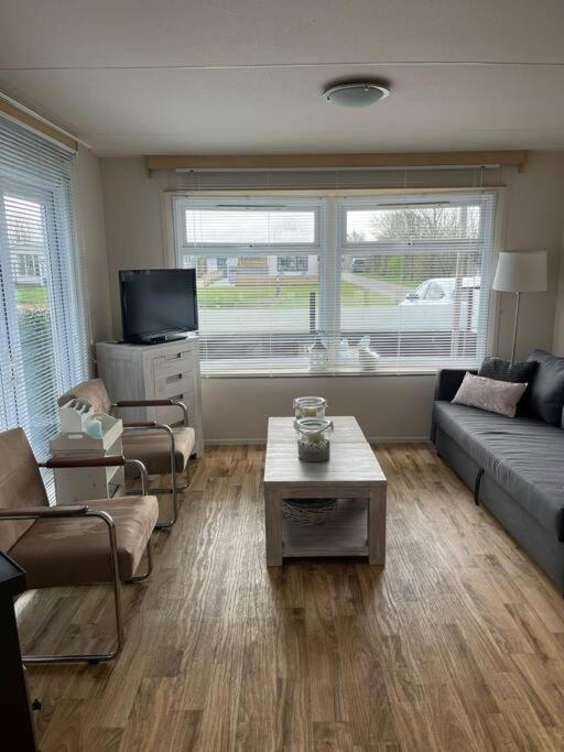 Chalet + Tiny House Nabij Strand بيتين المظهر الخارجي الصورة