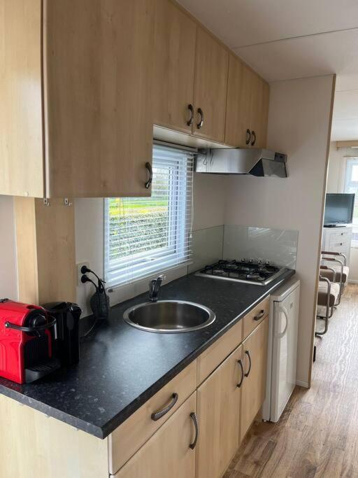 Chalet + Tiny House Nabij Strand بيتين المظهر الخارجي الصورة