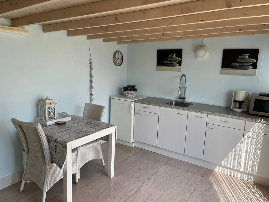 Chalet + Tiny House Nabij Strand بيتين المظهر الخارجي الصورة